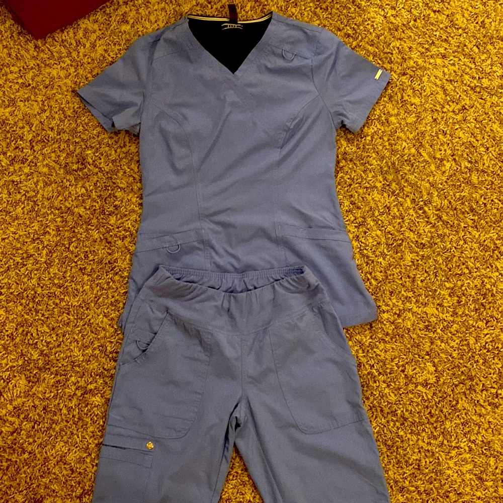 Elle scrub set